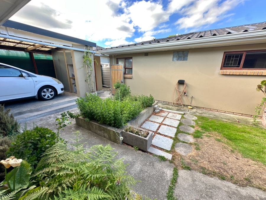 4 Bedroom Property for Sale in Bergsig Western Cape